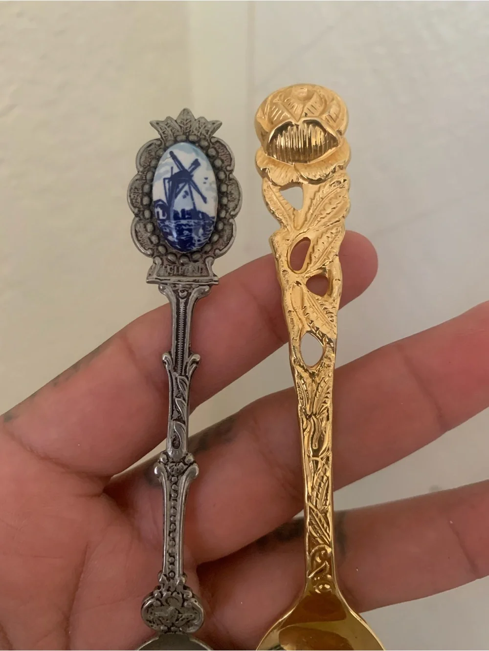 vintage Set of Two Decorative Collectible Spoons - Gold and Silver Tones - Picture 12 of 12